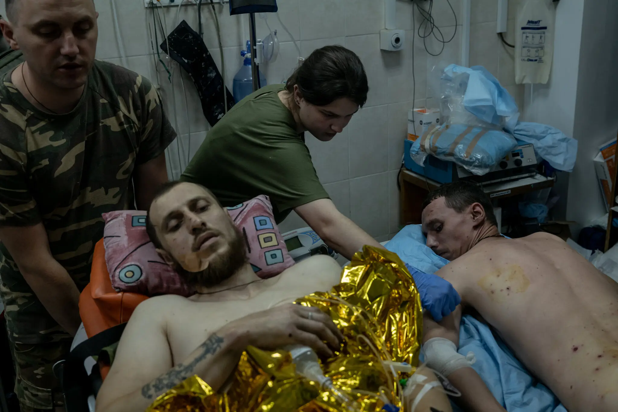 Медики та лікарі 33-ї окремої механізованої бригади надали допомогу двом пораненим бійцям на стабілізаційному пункті в районі Покровська.